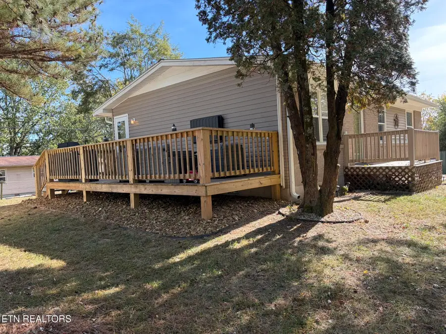 506 Isaac St, Jamestown, TN 38556 - #3