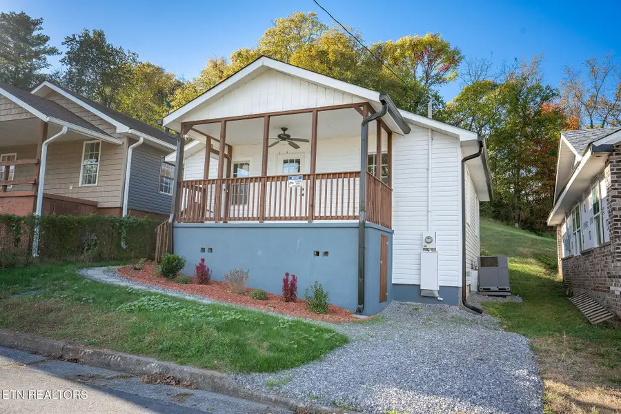 202 Collins St, Loudon, TN 37774 - #2