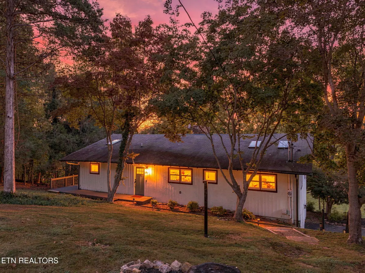 1464 Twin Coves Drive, Lenoir City, TN 37772 - #1