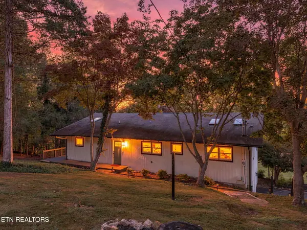 1464 Twin Coves Drive, Lenoir City, TN 37772