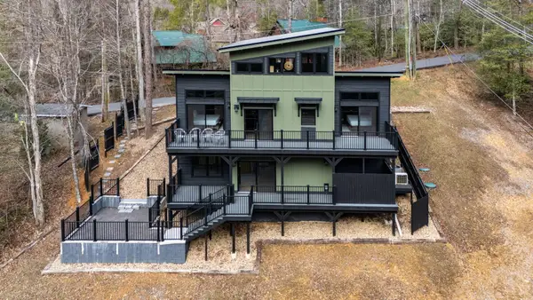 528 Reba Lane, Gatlinburg, TN 37738