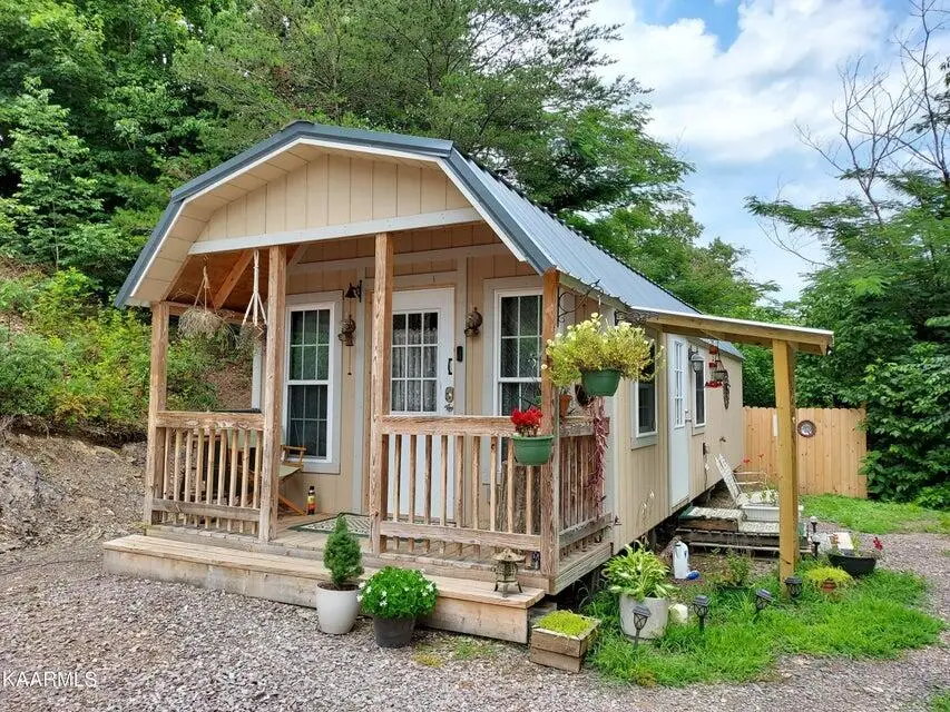 152 E Greenway Street, Sneedville, TN 37869 - Image #1