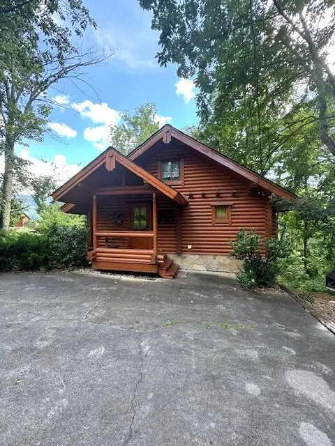 917 Pine Cone Way, Gatlinburg, TN 37738 - Image #1