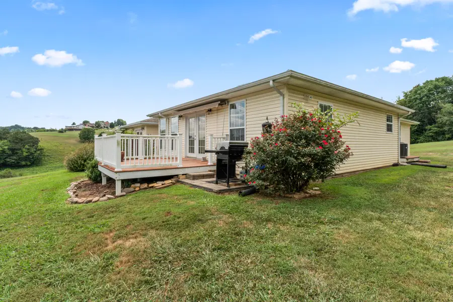 554 Briggs Road, Dandridge, TN 37725 - Image #3