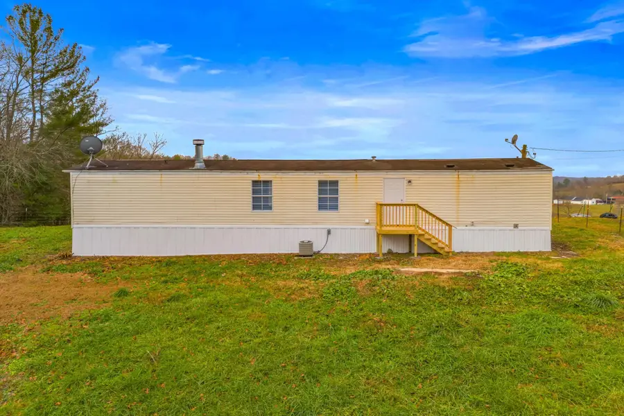 118 Delia Young Lane, Wartburg, TN 37887 - Image #2
