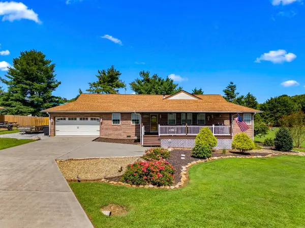 1614 Sams Drive, Dandridge, TN 37725