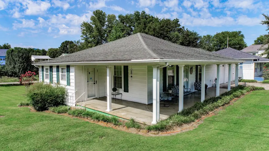 631 6th St, Newport, TN 37821 - Image #2