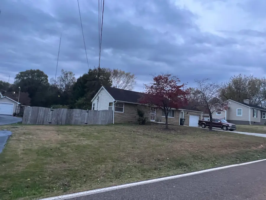 1304 Glenoaks Drive, Knoxville, TN 37918 - Image #2