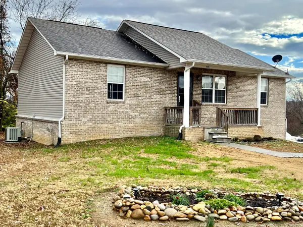 845 Quiet Oaks Way, Dandridge, TN 37725