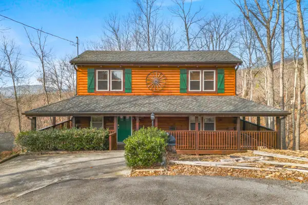 923 Pine Cone Way, Gatlinburg, TN 37738
