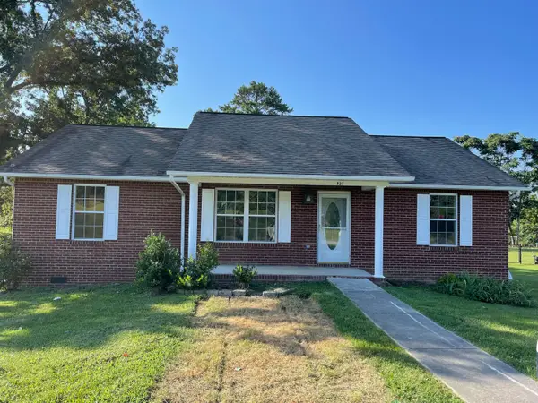 825 Quiet Oaks Way, Dandridge, TN 37725