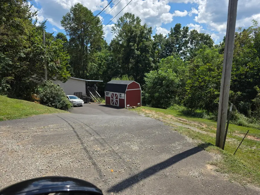 407 Serrento Lane, New Tazewell, TN 37825 - Image #2