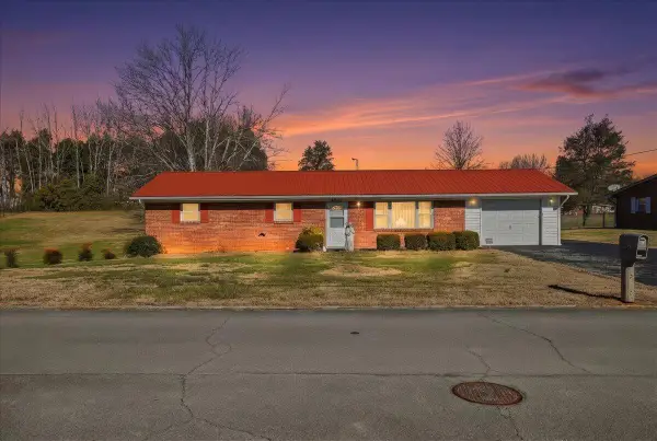 2220 Warren Drive, Morristown, TN 37814