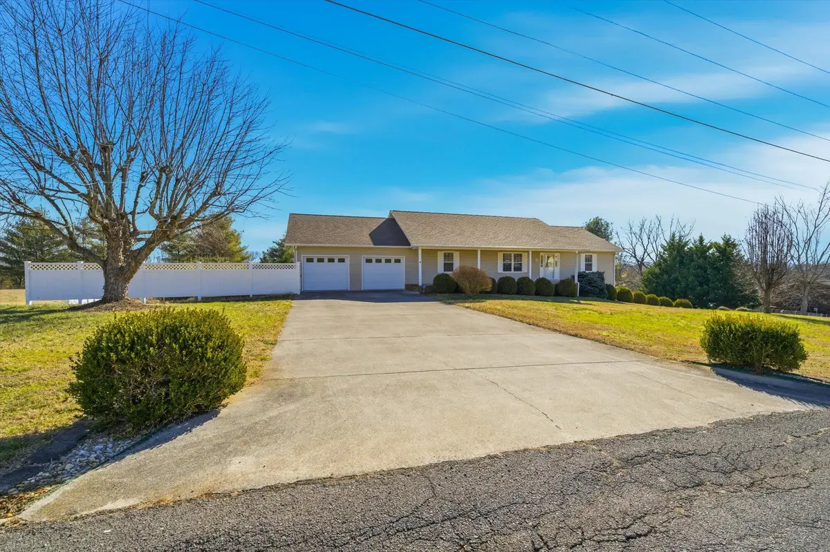 612 Briarwood Drive, Dandridge, TN 37725 - Image #1