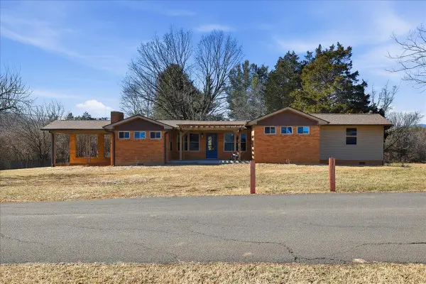 220 Phyllis Drive, Bean Station, TN 37708