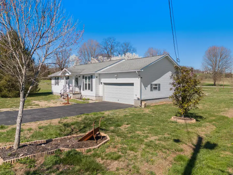 312 Economy Circle, Dandridge, TN 37725 - #2