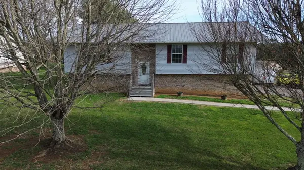 312 Saint Edward Drive, Dandridge, TN 37725