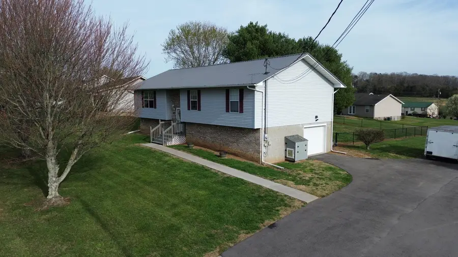 312 Saint Edward Drive, Dandridge, TN 37725 - #2