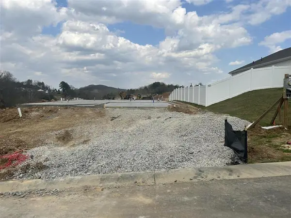 3071 Sycamore Stream Road, Dandridge, TN 37725