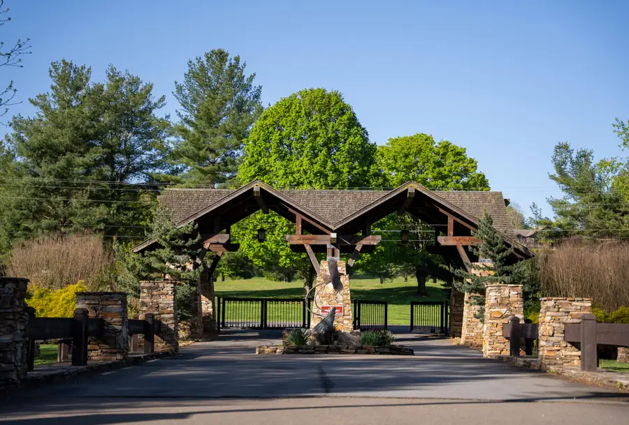 300 Clubhouse Lane, Mountain City, TN 37683 - #2