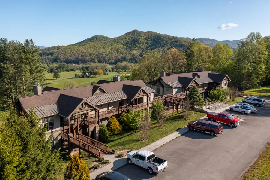 300 Clubhouse Lane, Mountain City, TN 37683 - #3