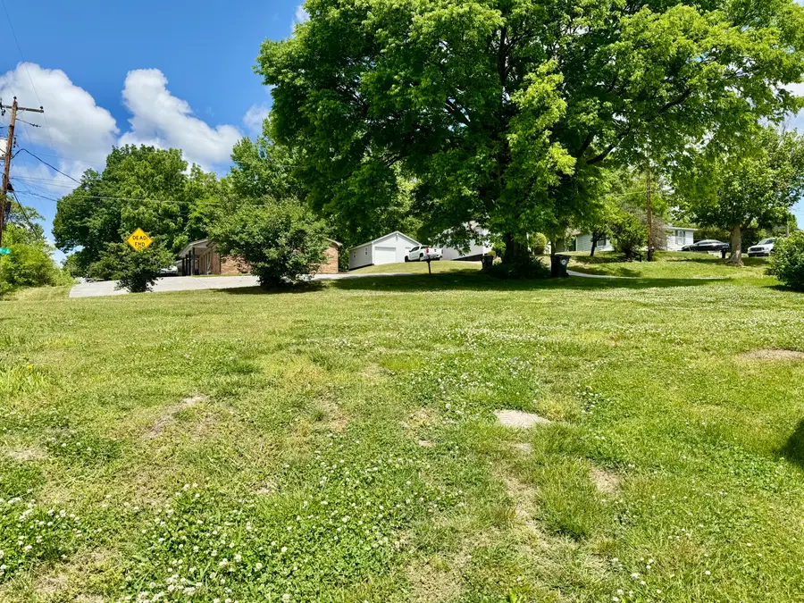 550 W 7th North Street, Morristown, TN 37814 - #3