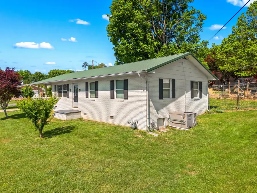 804 Pinecrest Drive, Dandridge, TN 37725 - #3