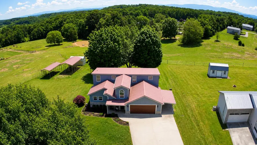 109 Ridgefield Drive, Dandridge, TN 37725 - #2