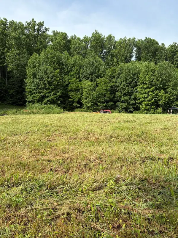 197 Tennessee 32, Cosby, TN 37722