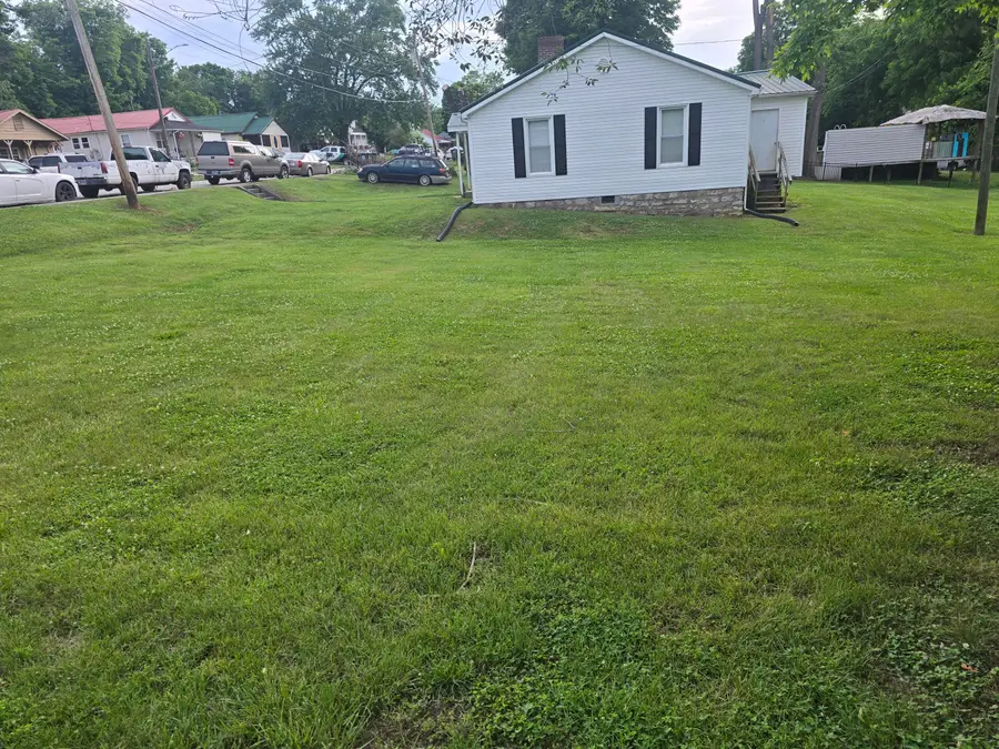 708 W Louise Avenue, Morristown, TN 37813 - #3