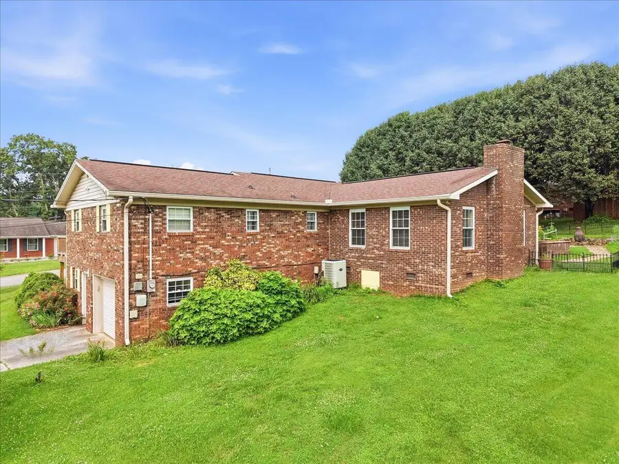 3903 Emerald Avenue, Morristown, TN 37814 - #3