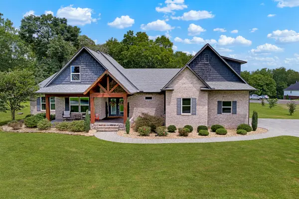 2704 River Island Boulevard, Kodak, TN 37764