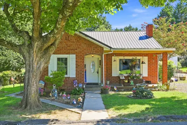 204 Huffmaster Street, Rogersville, TN 37857