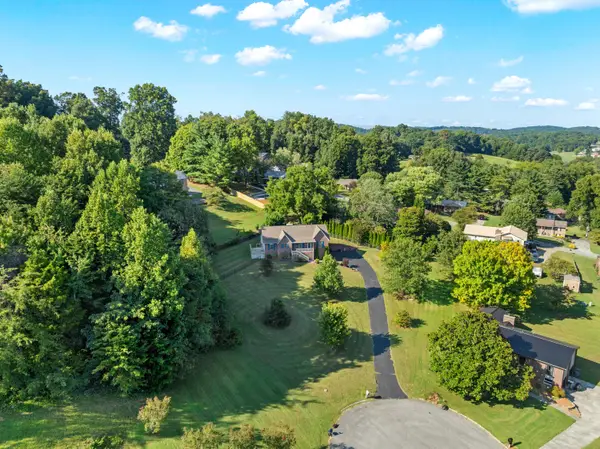 1580 Pin Oak Drive, Morristown, TN 37814