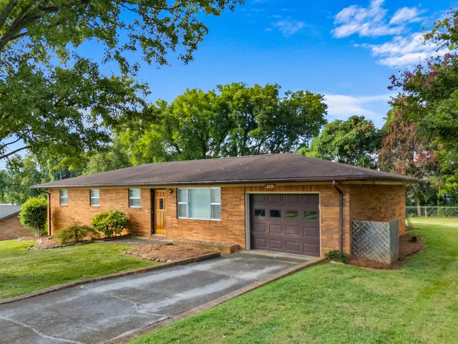 209 Pocahontas Street, Newport, TN 37821 - #3