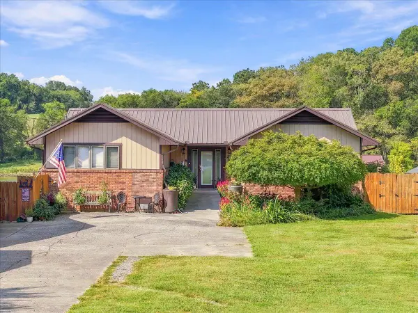 1304 River Breeze Drive, Sevierville, TN 37876