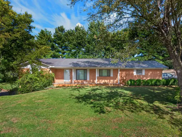 1104 Fairview Drive, Dandridge, TN 37725