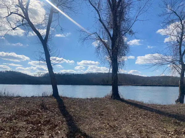 000 HARDIN BOTTOM RIVER RD, Clifton, TN 38425-9999