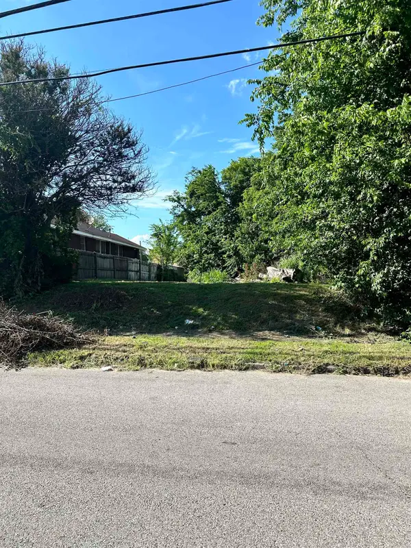 1676 WALKER AVE, Memphis, TN 38114