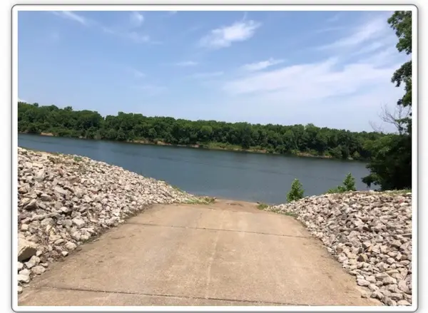 01 COLONEL JAMES HARDIN DR, Clifton, TN 38425