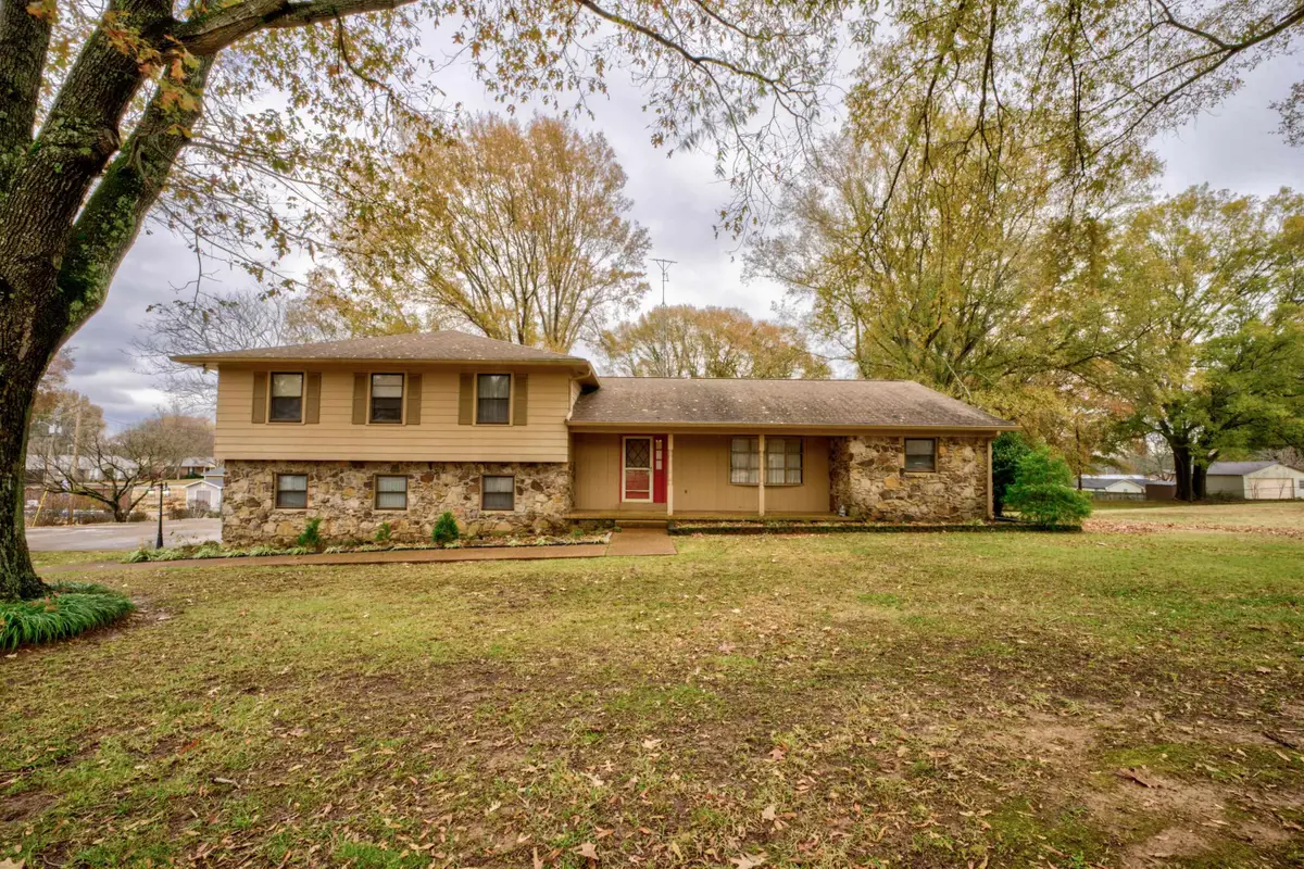 220 BARRETT ST, Bolivar, TN 38008 - Image #1