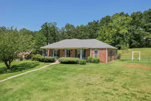 630 E POPLAR AVE, Selmer, TN 38375
