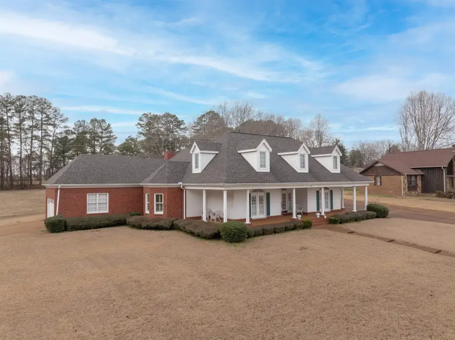 308 LAKE CIR, Bolivar, TN 38008 - Image #3