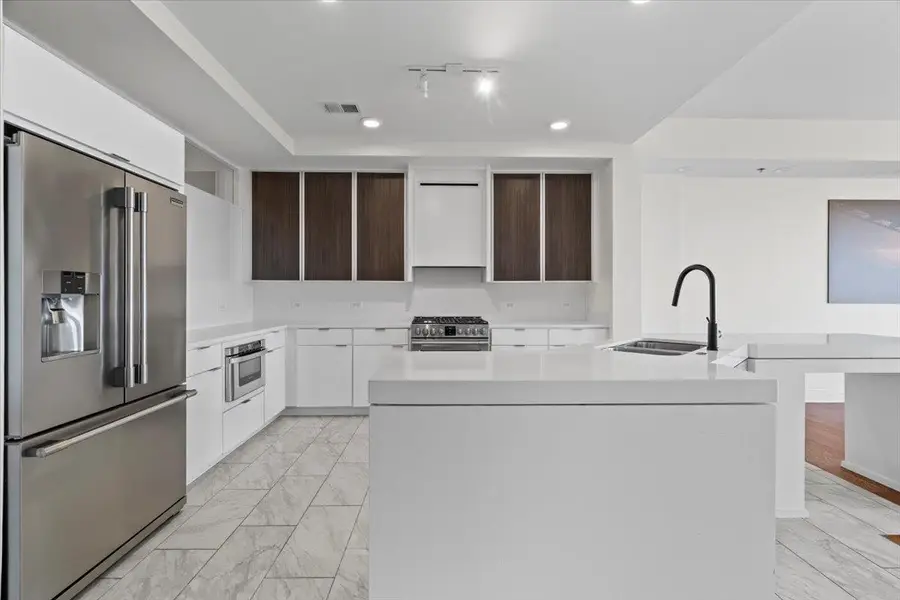 717 RIVERSIDE DR #906, Memphis, TN 38103 - Image #2