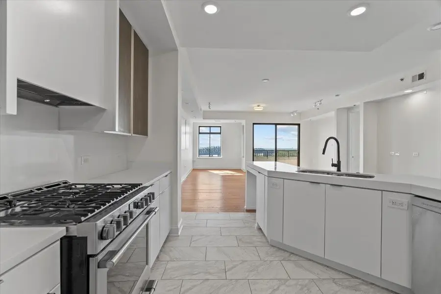 717 RIVERSIDE DR #906, Memphis, TN 38103 - Image #3