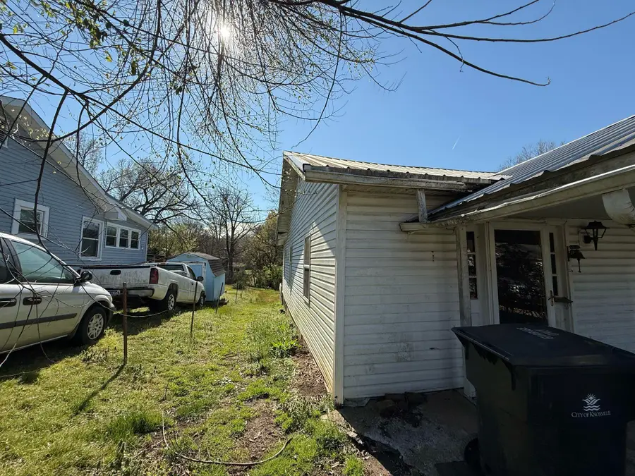 1008 AVENUE A RD, Knoxville, TN 37920 - Image #3