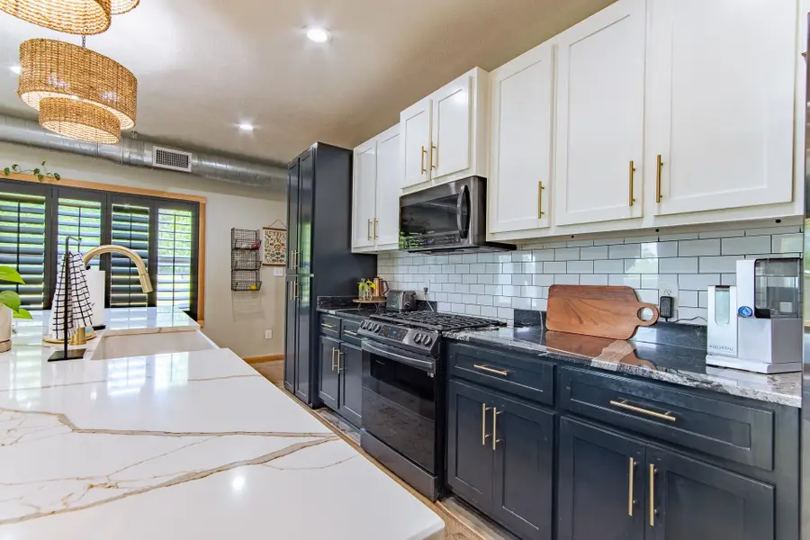 330 PEAR BLOSSOM LN, Adamsville, TN 38310 - Image #2