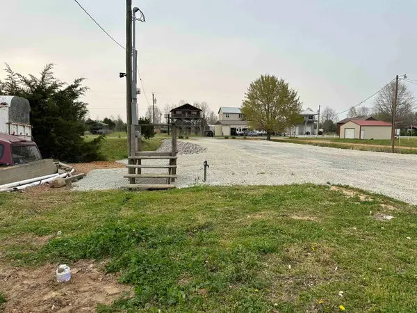 2700 CATFISH LN, Crump, TN 38327