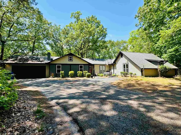 395 COUNTRY CLUB LN, Selmer, TN 38375-1540