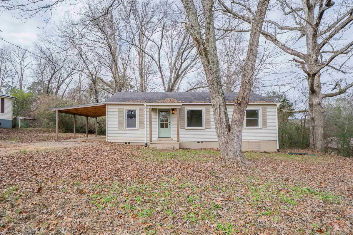 147 WESTWOOD CIR, Selmer, TN 38375 - Image #1